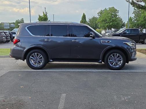 2022 INFINITI QX80 Luxe