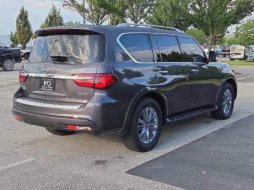 2022 INFINITI QX80 Luxe