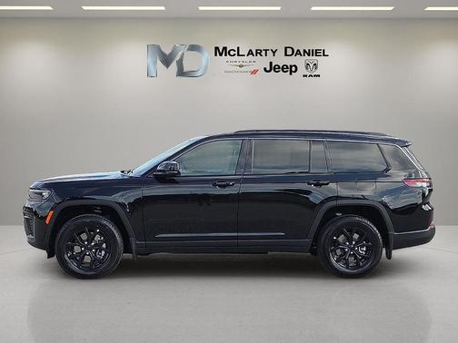 Diamond Black 2026 Jeep Grand Cherokee L Altitude