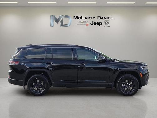 Diamond Black 2026 Jeep Grand Cherokee L Altitude