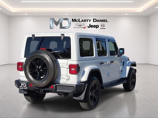 Bright White Clearcoat 2020 Jeep Wrangler Unlimited Sahara Altitude