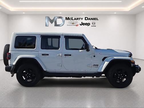 Bright White Clearcoat 2020 Jeep Wrangler Unlimited Sahara Altitude
