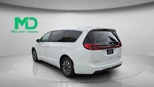 2022 Chrysler Pacifica Hybrid Touring L