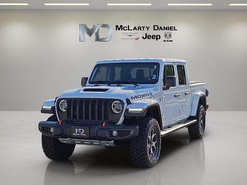Bright White Clearcoat 2021 Jeep Gladiator Mojave