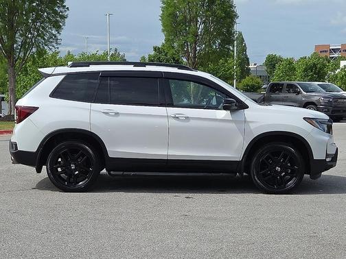 Platinum White Pearl 2024 Honda Passport Black Edition