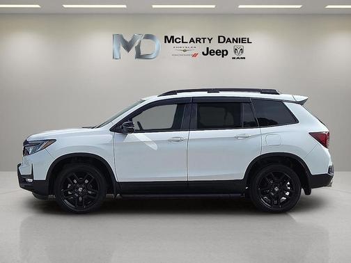 Platinum White Pearl 2024 Honda Passport Black Edition