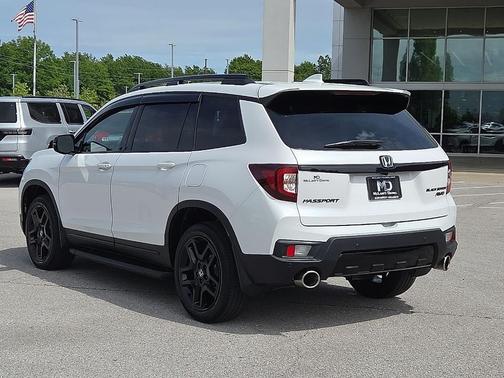 Platinum White Pearl 2024 Honda Passport Black Edition