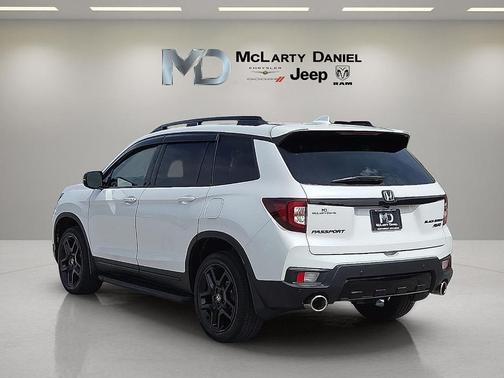 Platinum White Pearl 2024 Honda Passport Black Edition