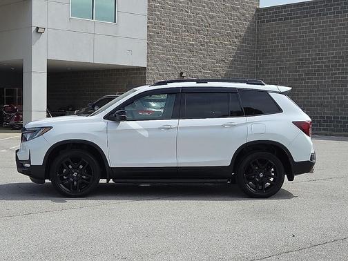 Platinum White Pearl 2024 Honda Passport Black Edition