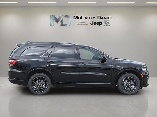 DB Black Crystal Clearcoat 2026 Dodge Durango GT