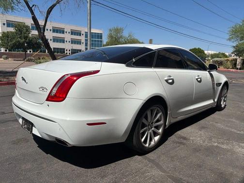 2011 Jaguar XJ Base