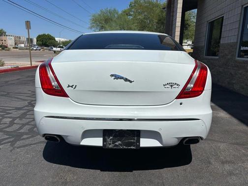 2011 Jaguar XJ Base