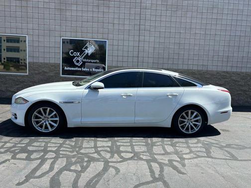 2011 Jaguar XJ Base