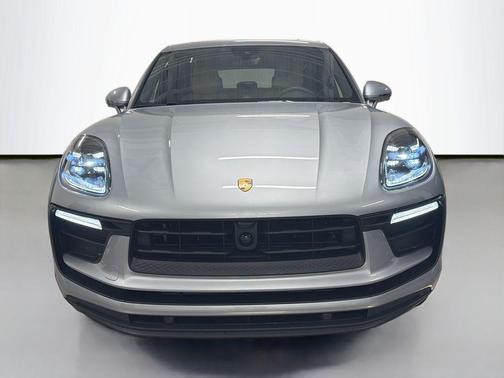 Dolomite Silver Metallic 2026 Porsche Macan