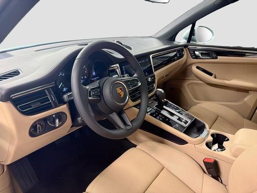 Dolomite Silver Metallic 2026 Porsche Macan