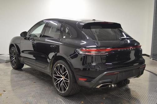 2025 Porsche Macan Base