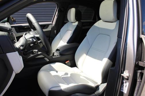 2026 Porsche Cayenne AWD