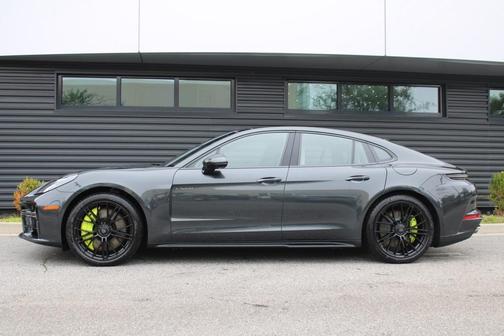2026 Porsche Panamera Turbo