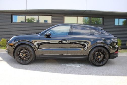 2025 Porsche Cayenne AWD
