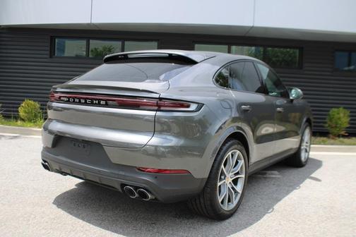 2025 Porsche Cayenne AWD