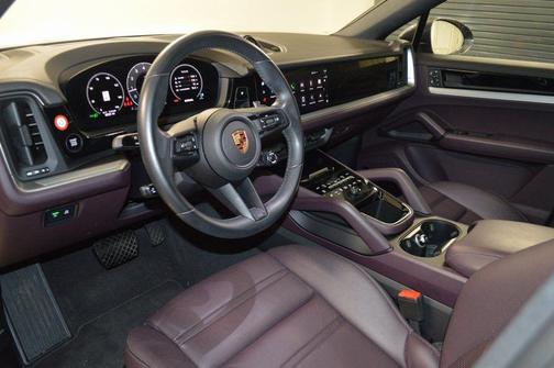 2025 Porsche Cayenne AWD