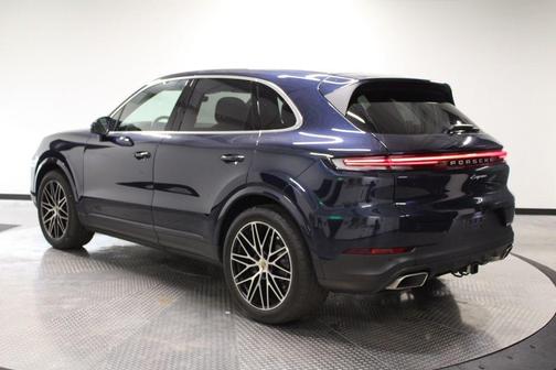 Blue Metallic 2024 Porsche Cayenne Base