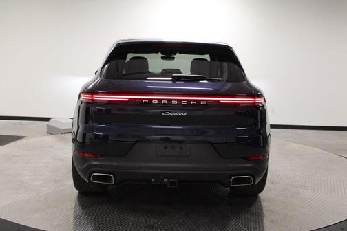Blue Metallic 2024 Porsche Cayenne Base