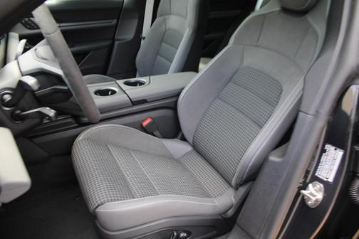 2025 Porsche Taycan 4