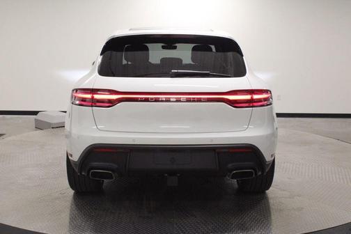 Carrara White Metallic 2022 Porsche Macan Base
