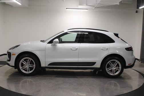 Carrara White Metallic 2022 Porsche Macan Base