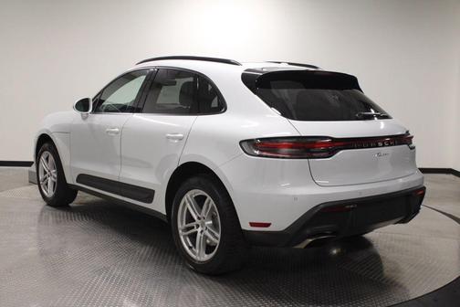 Carrara White Metallic 2022 Porsche Macan Base