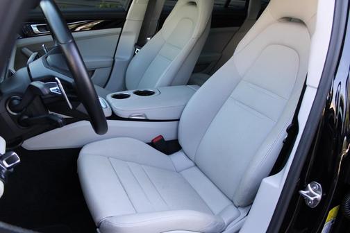 2023 Porsche Panamera 4