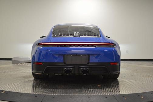 2025 Porsche 911 Carrera 4 GTS