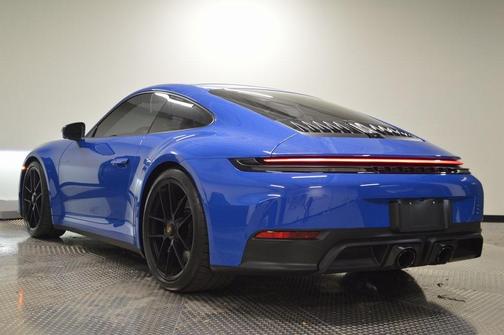 2025 Porsche 911 Carrera 4 GTS
