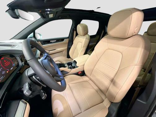 Dolomite Silver Metallic 2026 Porsche Cayenne Base