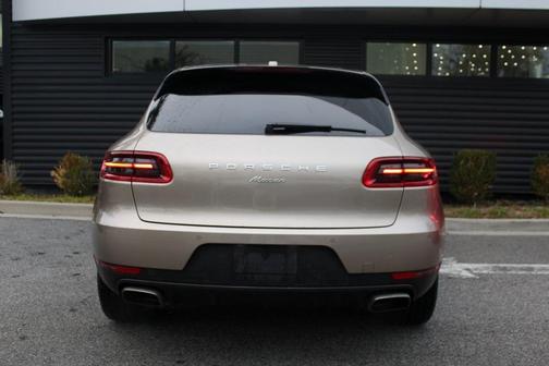 2018 Porsche Macan Base (PDK)