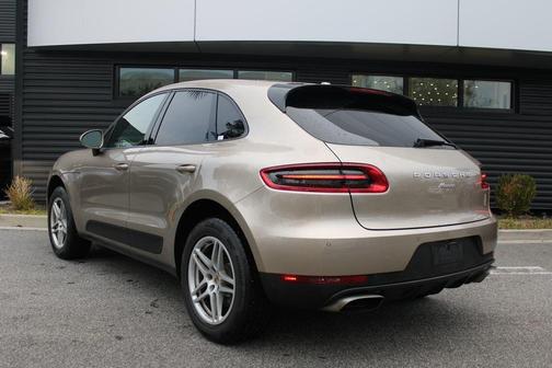 2018 Porsche Macan Base (PDK)