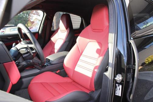 2026 Porsche Cayenne GTS