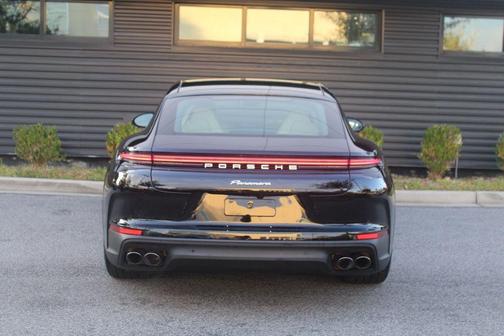 2025 Porsche Panamera Base