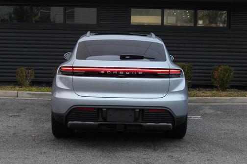 2025 Porsche Macan 4