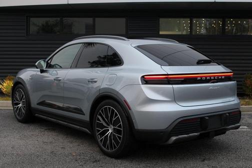 2025 Porsche Macan 4