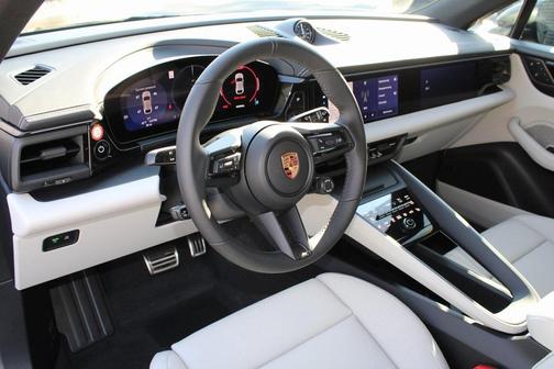 2025 Porsche Macan 4S