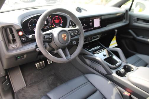2025 Porsche Cayenne GTS