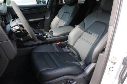 2025 Porsche Cayenne GTS