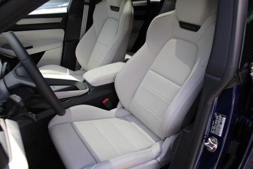 2025 Porsche Macan 4S