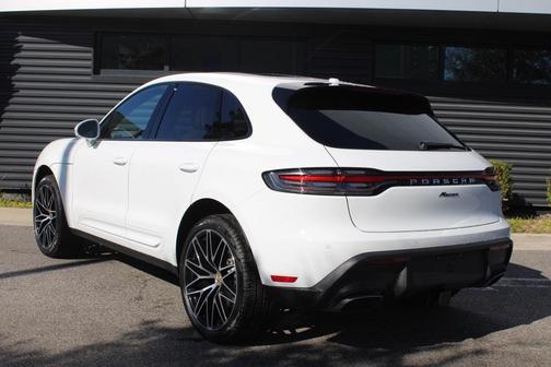 2026 Porsche Macan 