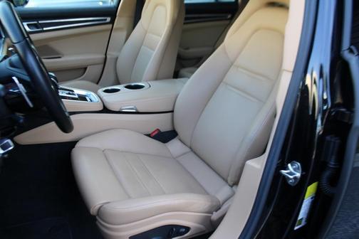 2023 Porsche Panamera Platinum Edition