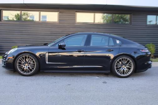 2023 Porsche Panamera Platinum Edition