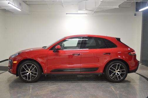 2025 Porsche Macan Base