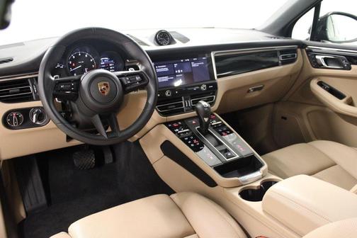 Jet Black Metallic 2025 Porsche Macan